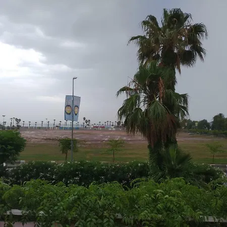 Con Terraza Y Vistas Al Mar 아파트